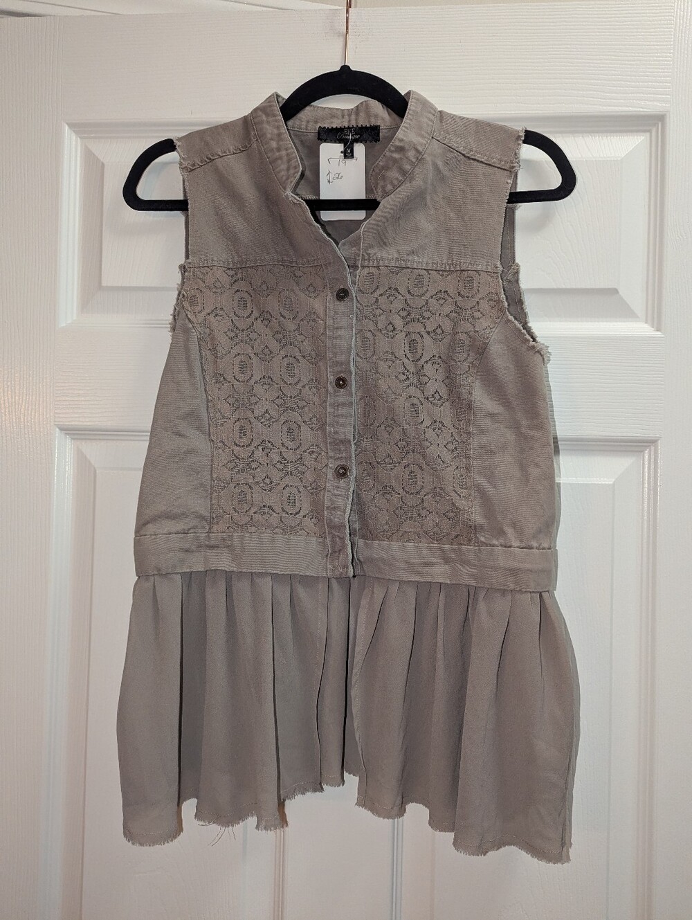 BKE Buckle Womens M Taupe Lace Button Front Sleeveless Tunic Top Boho